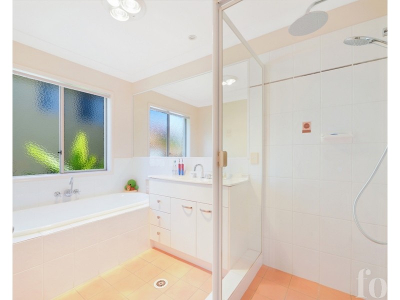 4 Redwood Place, Molendinar QLD 4214