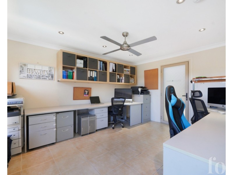 4 Redwood Place, Molendinar QLD 4214