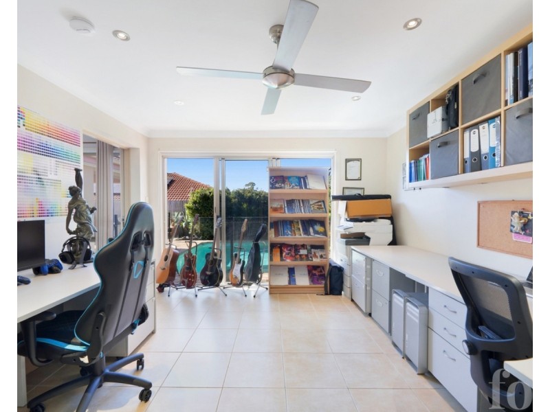 4 Redwood Place, Molendinar QLD 4214