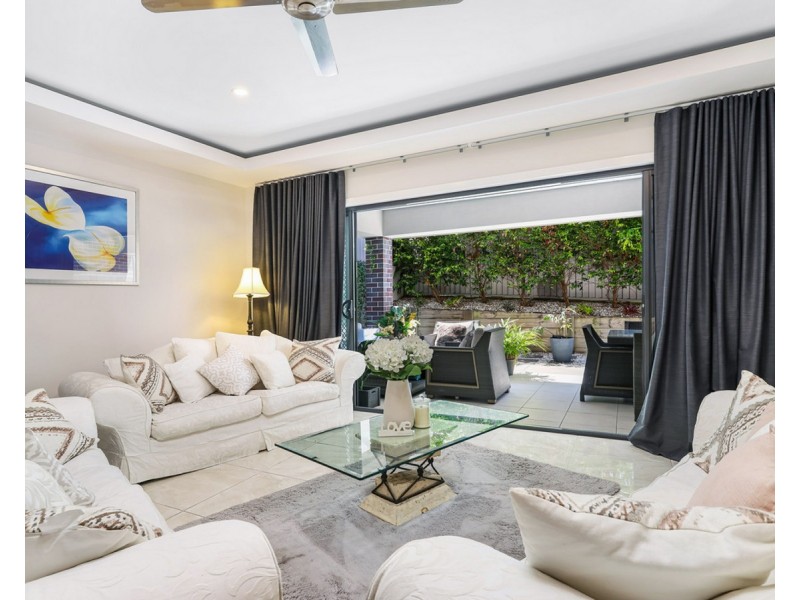 19 Fourth Avenue, Labrador QLD 4215