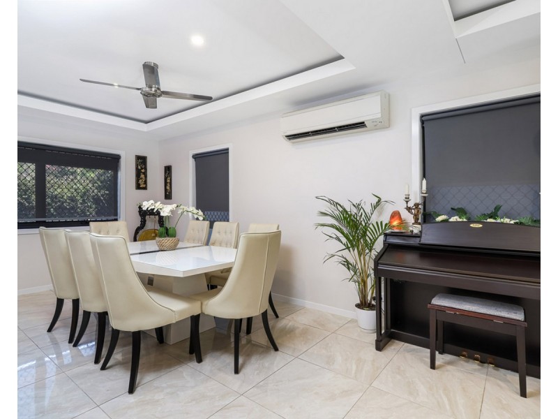 19 Fourth Avenue, Labrador QLD 4215