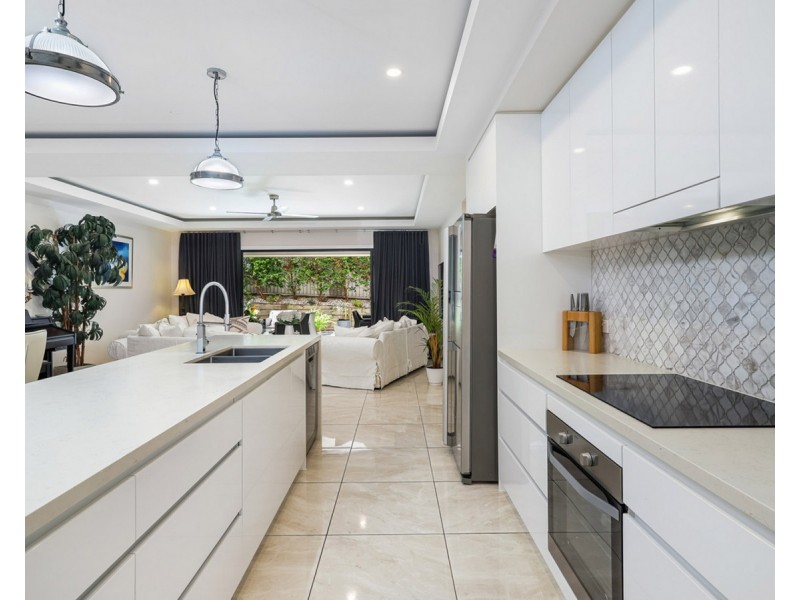 19 Fourth Avenue, Labrador QLD 4215