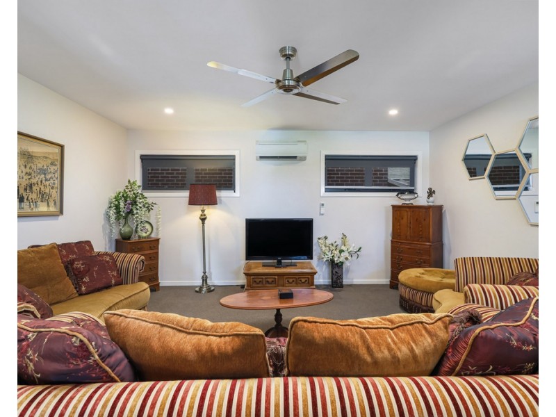 19 Fourth Avenue, Labrador QLD 4215