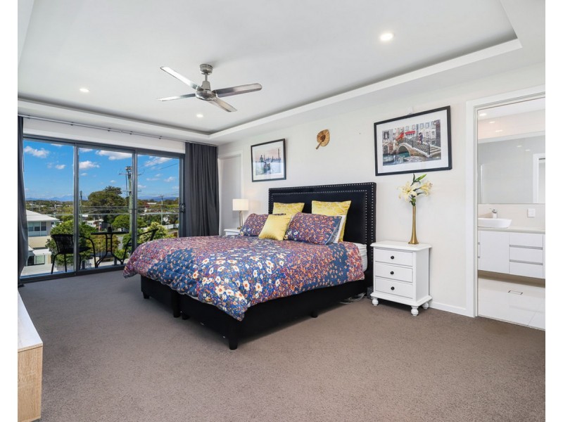 19 Fourth Avenue, Labrador QLD 4215