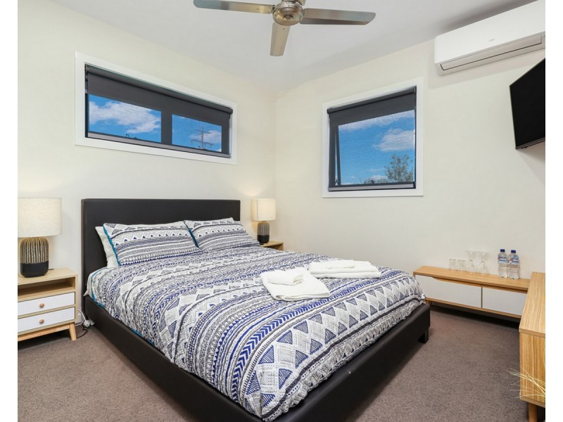 19 Fourth Avenue, Labrador QLD 4215