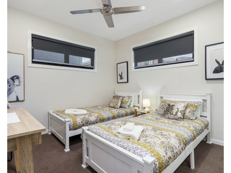 19 Fourth Avenue, Labrador QLD 4215