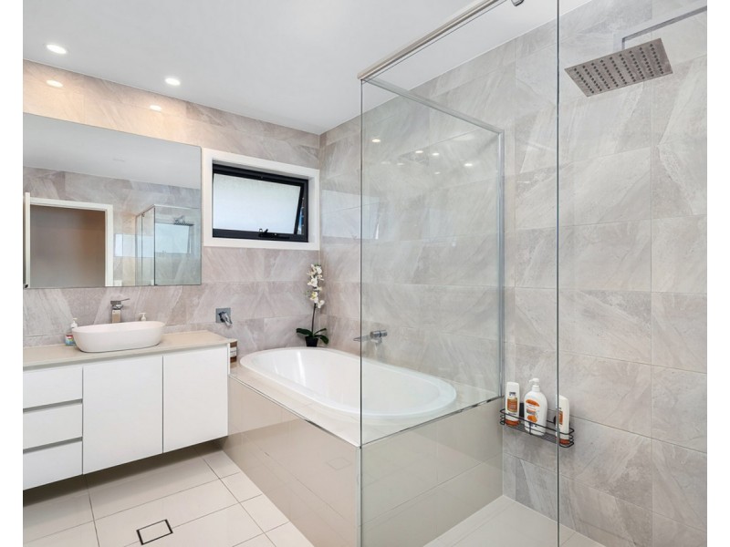 19 Fourth Avenue, Labrador QLD 4215