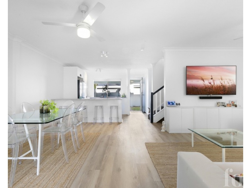 4/469 Pine Ridge Road, Runaway Bay QLD 4216