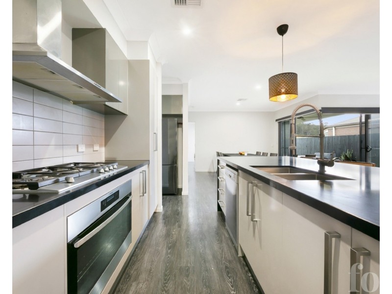 19 Greencastle Parade, Maudsland QLD 4210