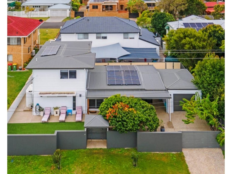 15 Fourth Avenue, Labrador QLD 4215