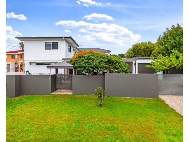 15 Fourth Avenue, Labrador QLD 4215