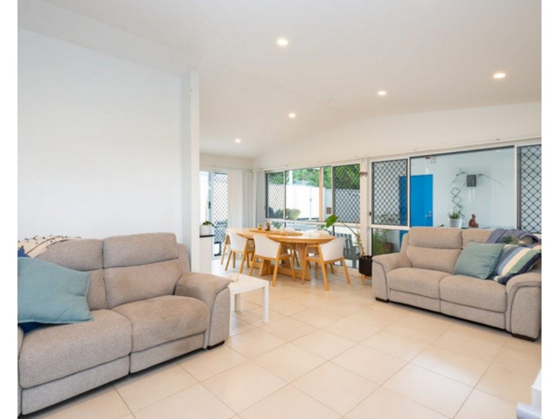 15 Fourth Avenue, Labrador QLD 4215