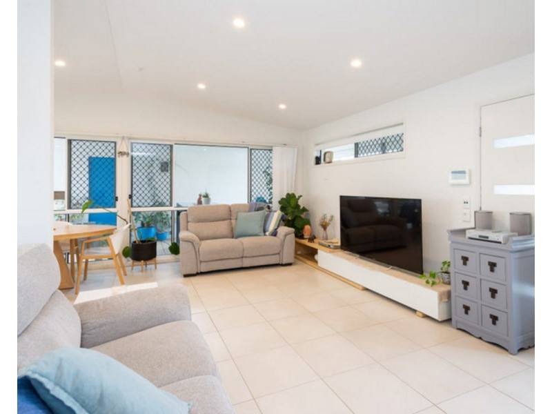 15 Fourth Avenue, Labrador QLD 4215