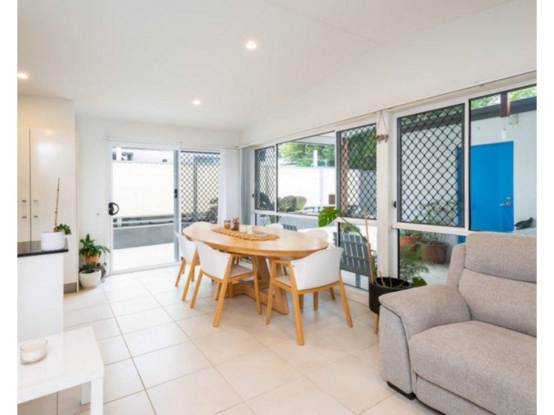 15 Fourth Avenue, Labrador QLD 4215