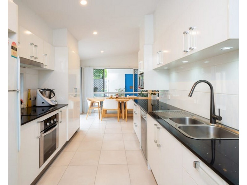15 Fourth Avenue, Labrador QLD 4215