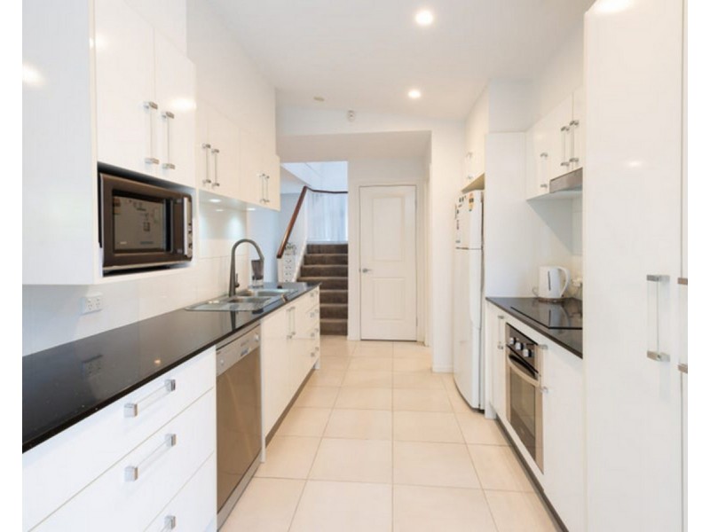 15 Fourth Avenue, Labrador QLD 4215