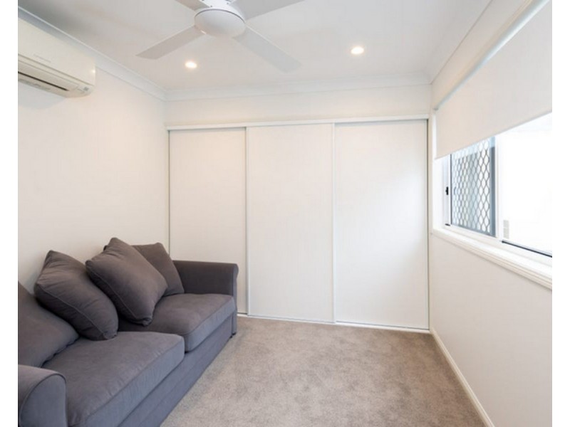 15 Fourth Avenue, Labrador QLD 4215