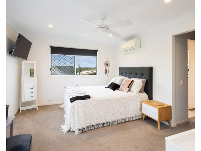 15 Fourth Avenue, Labrador QLD 4215