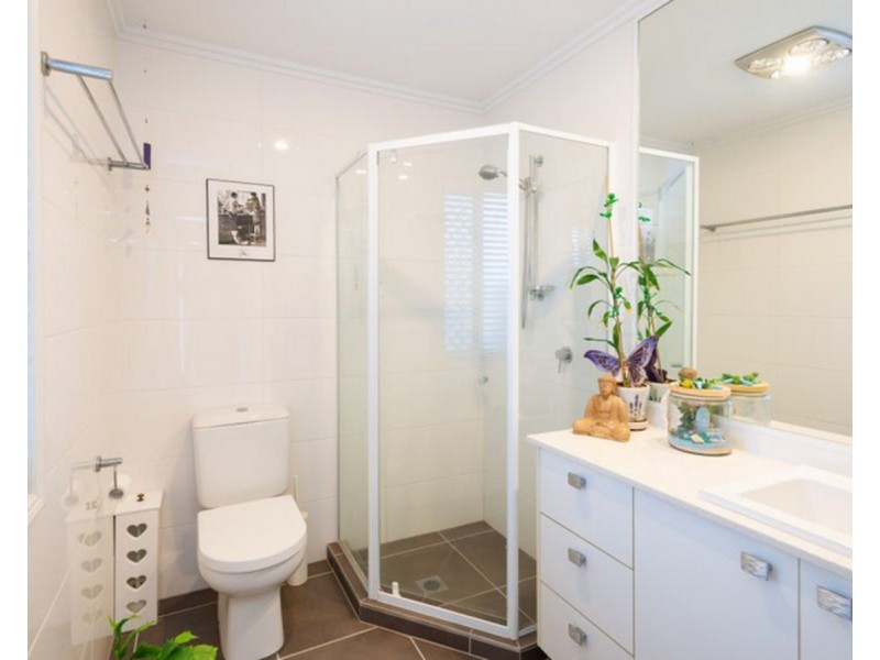 15 Fourth Avenue, Labrador QLD 4215
