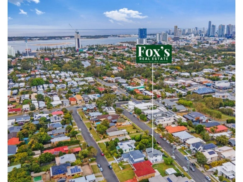 15 Fourth Avenue, Labrador QLD 4215