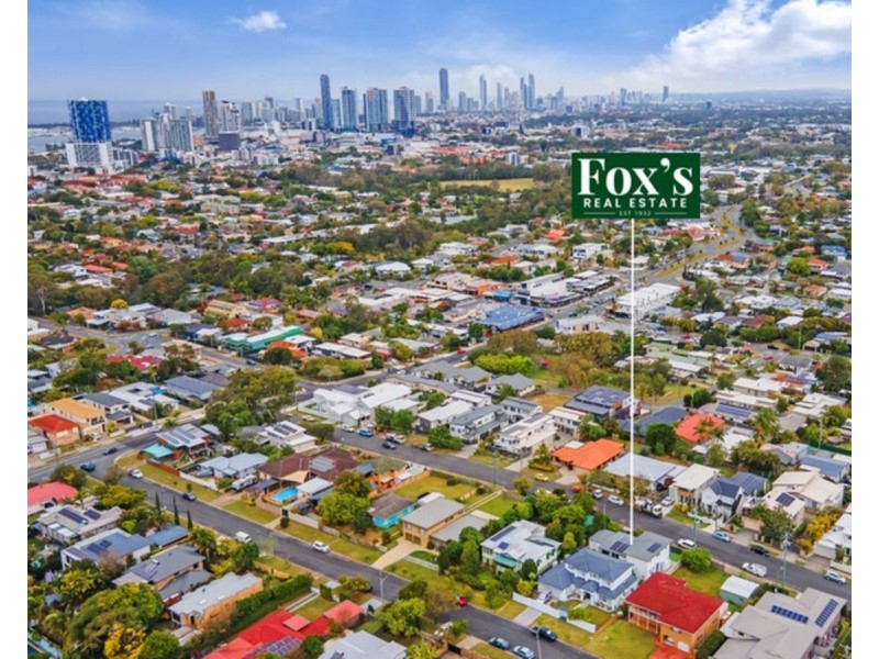 15 Fourth Avenue, Labrador QLD 4215