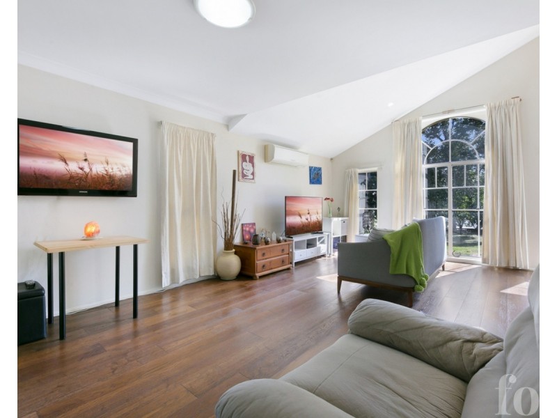 15 Royal Court, Ashmore QLD 4214