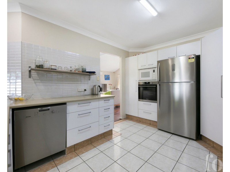 15 Royal Court, Ashmore QLD 4214