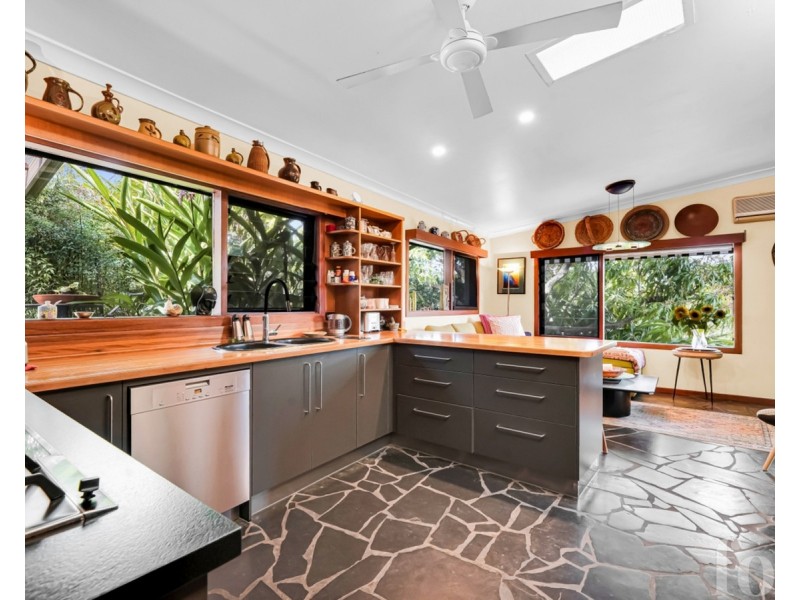 9-11 Burnside Court, Ashmore QLD 4214