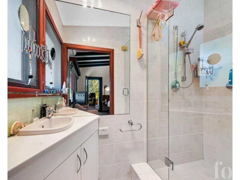 9-11 Burnside Court, Ashmore QLD 4214