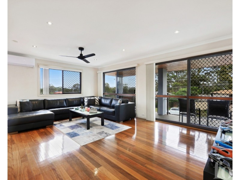 27 Sturt Street, Molendinar QLD 4214