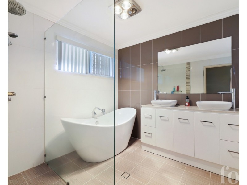 27 Sturt Street, Molendinar QLD 4214