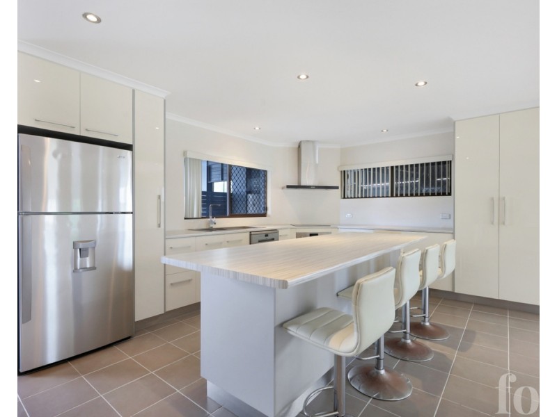 27 Sturt Street, Molendinar QLD 4214