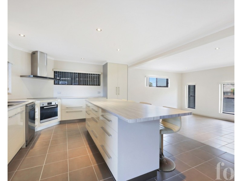 27 Sturt Street, Molendinar QLD 4214