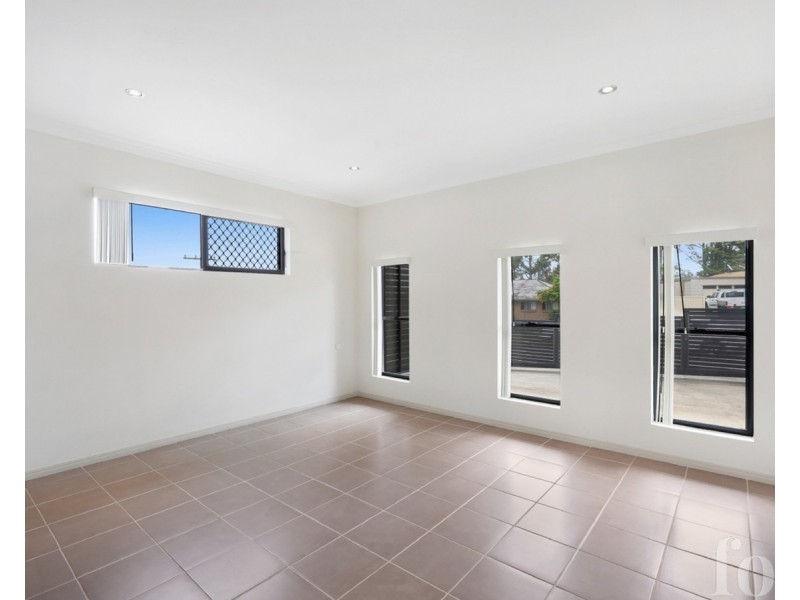 27 Sturt Street, Molendinar QLD 4214