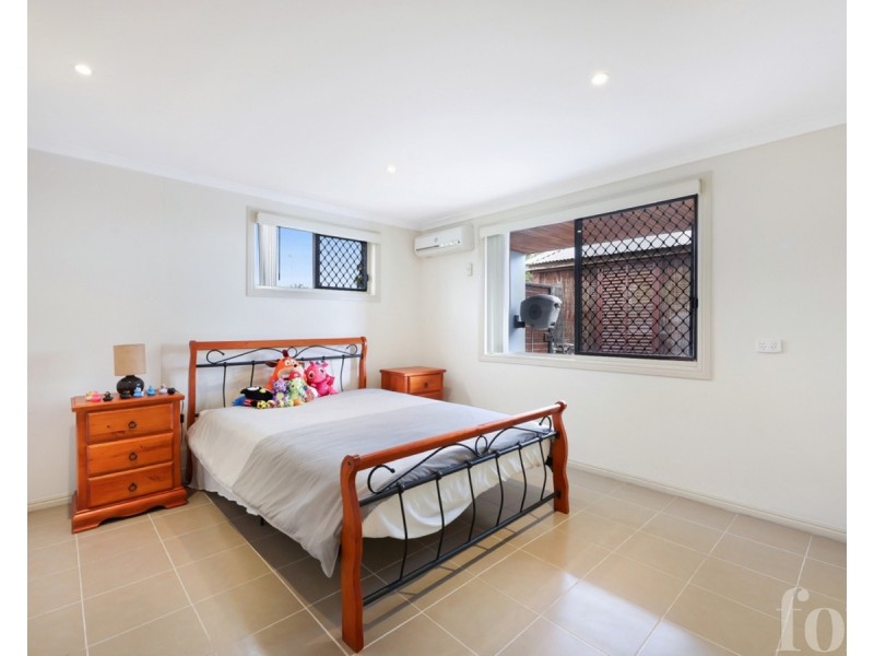 27 Sturt Street, Molendinar QLD 4214