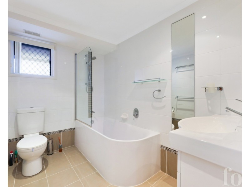 27 Sturt Street, Molendinar QLD 4214