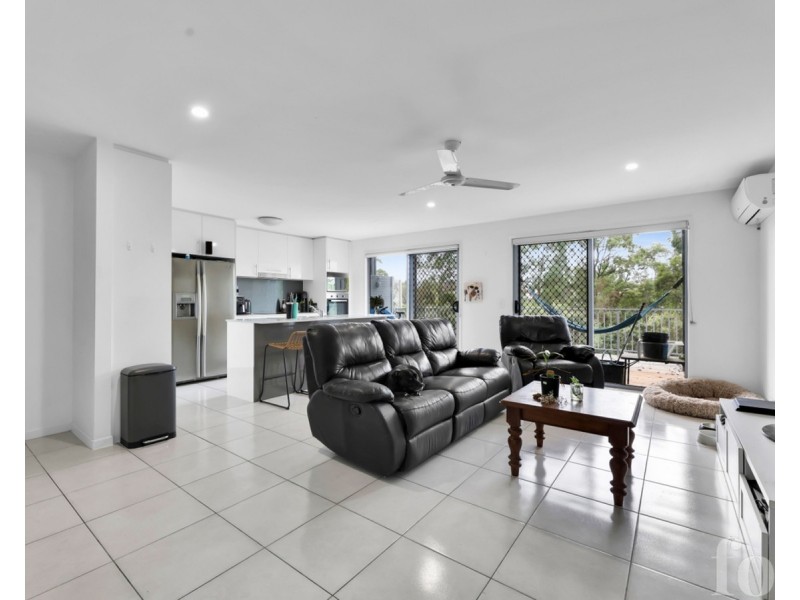 8/37 Witheren Circuit, Pacific Pines QLD 4211