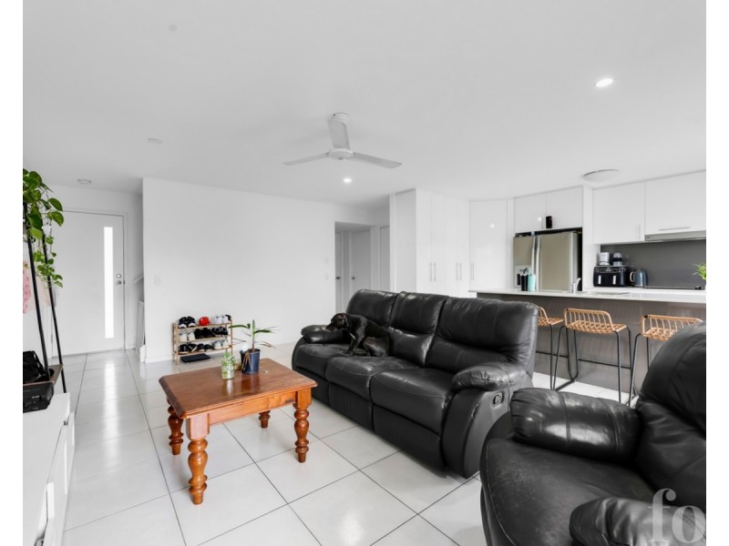 8/37 Witheren Circuit, Pacific Pines QLD 4211