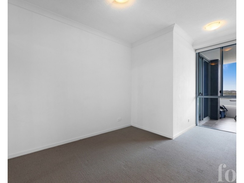 2210/397 Christine Avenue, Varsity Lakes QLD 4227
