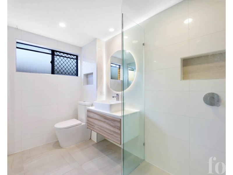 1/59 Errol Avenue, Paradise Point QLD 4216