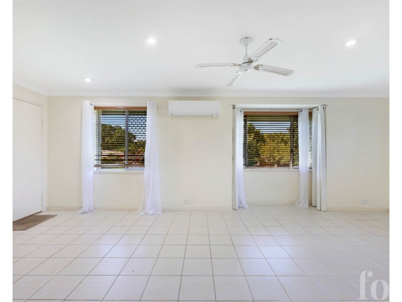 1/4 Liam Court, Labrador QLD 4215