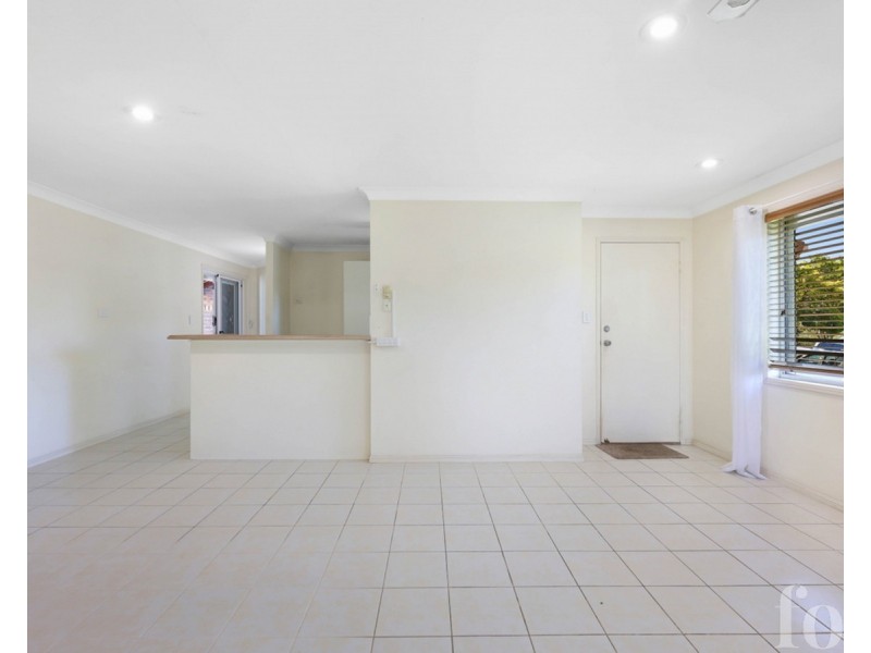 1/4 Liam Court, Labrador QLD 4215