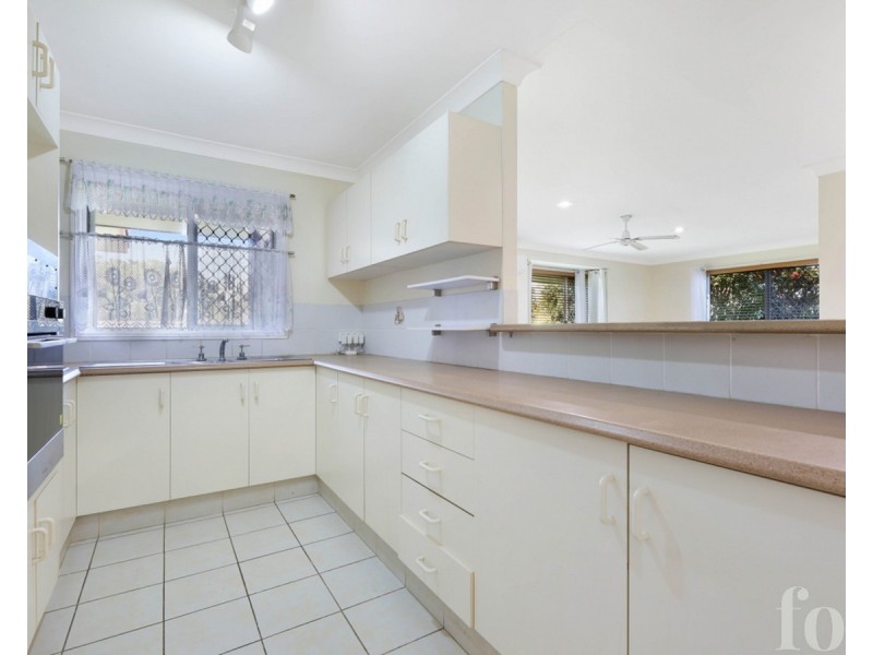 1/4 Liam Court, Labrador QLD 4215