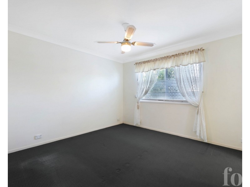 1/4 Liam Court, Labrador QLD 4215