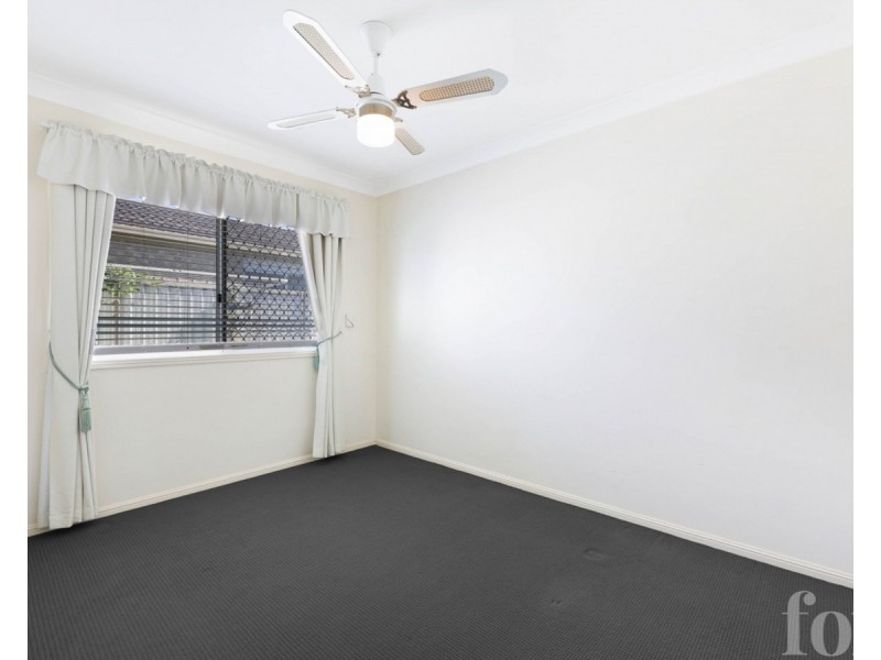 1/4 Liam Court, Labrador QLD 4215