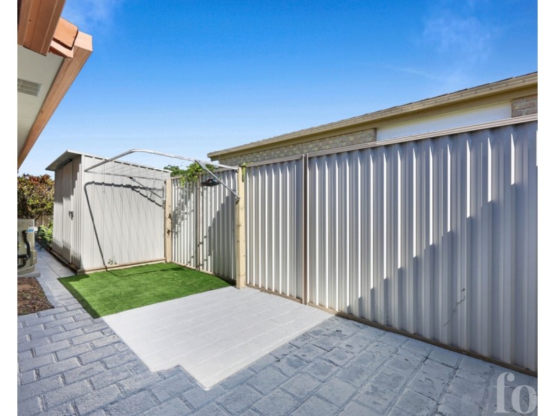 1/4 Liam Court, Labrador QLD 4215
