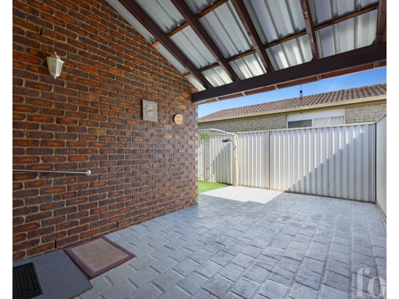 1/4 Liam Court, Labrador QLD 4215