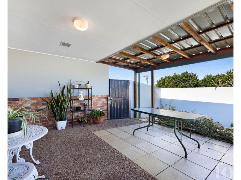 1/225 Government Road, Labrador QLD 4215