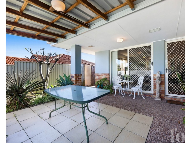 1/225 Government Road, Labrador QLD 4215