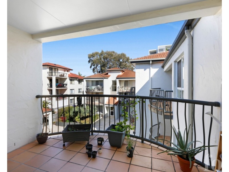 30/3-5 Norman Street, Southport QLD 4215